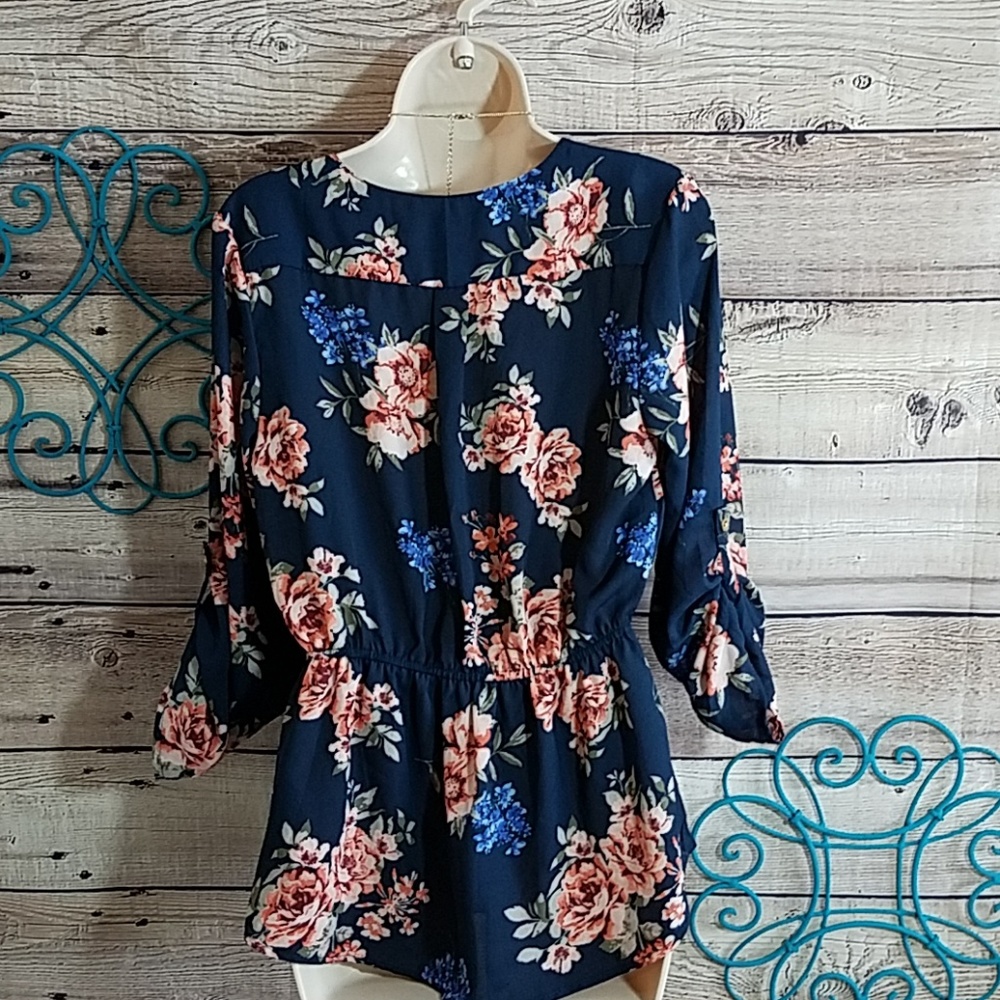 (SOLD ON MERC) Floral tie blouse - Picture 6 of 6